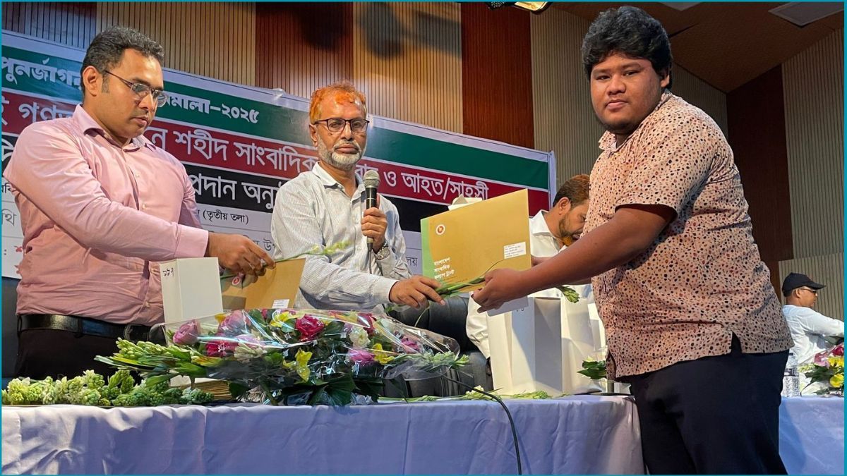 সাহসী সাংবাদিক সম্মাননা পেলেন নয়ন কুমার বর্মন