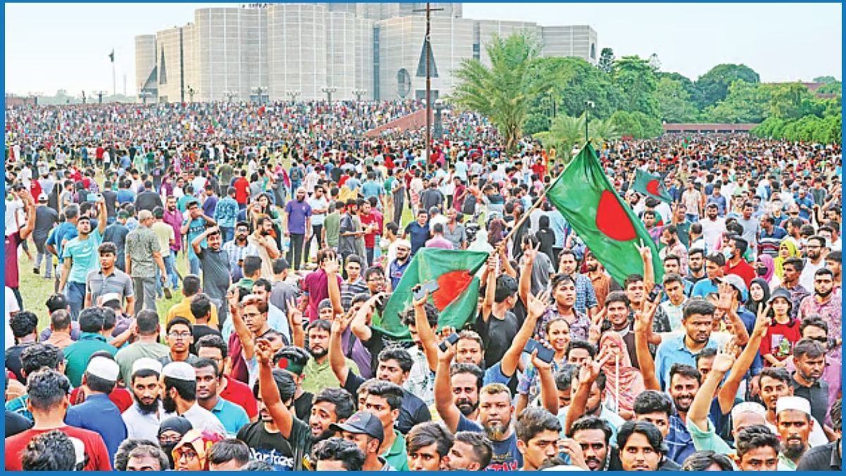 গণঅভ্যুত্থান দিবস উদযাপনে প্রস্তুত মঞ্চ, বাড়ানো হয়েছে নিরাপত্তা