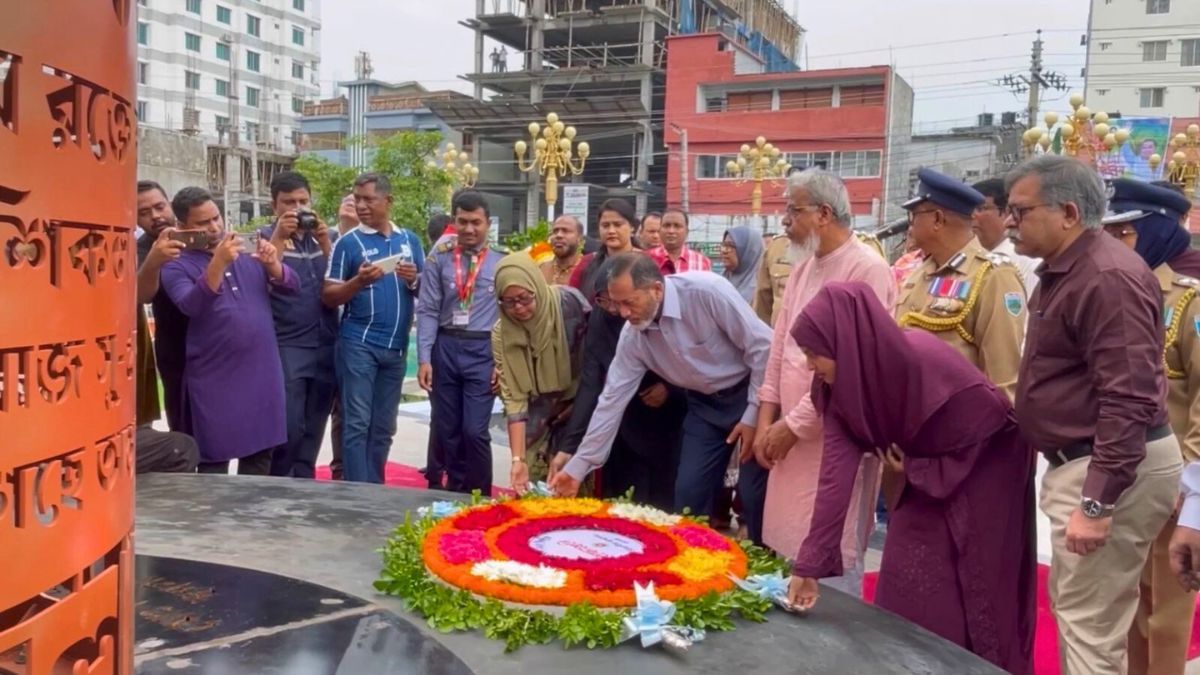 রাজশাহীতে জুলাই গণঅভ্যুত্থান দিবসে শহীদ স্মৃতিস্তম্ভে শ্রদ্ধা