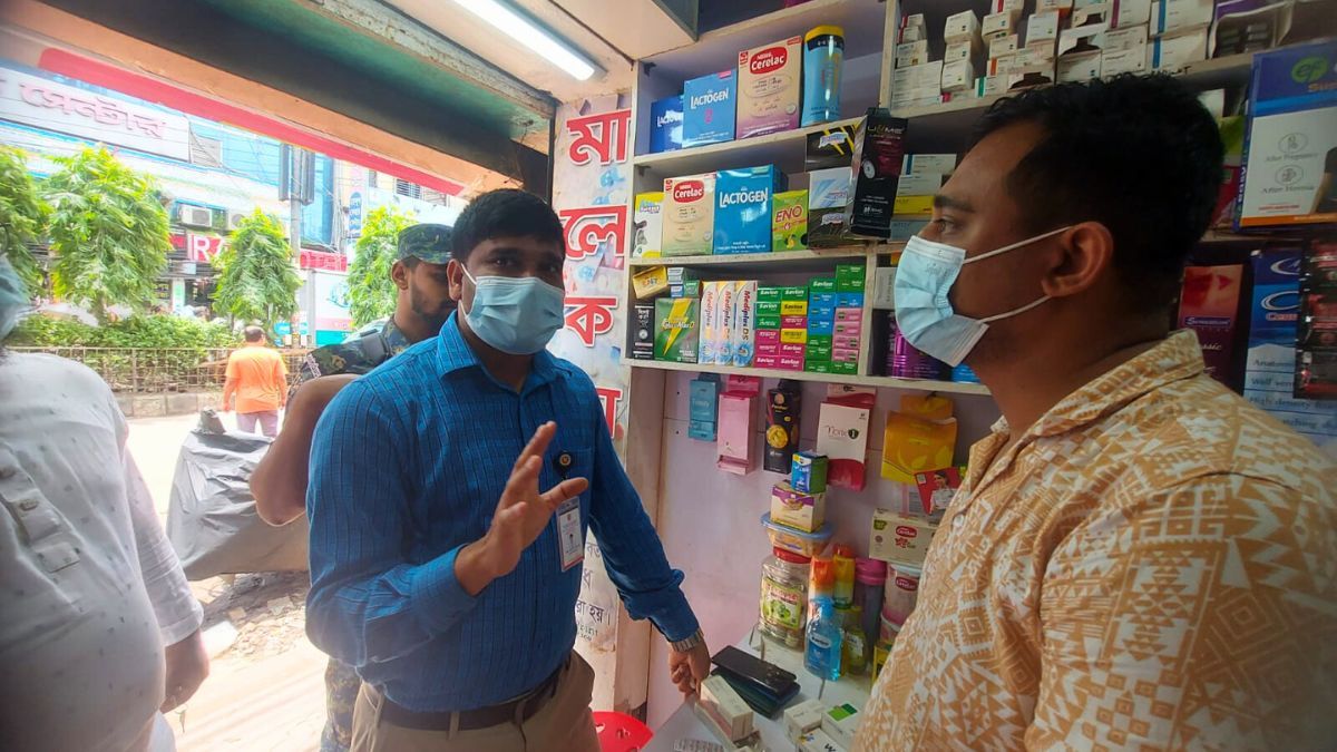 ফেনীতে ফার্মেসিতে ভেজালবিরোধী অভিযানে দুই ব্যবসায়ী দণ্ডিত