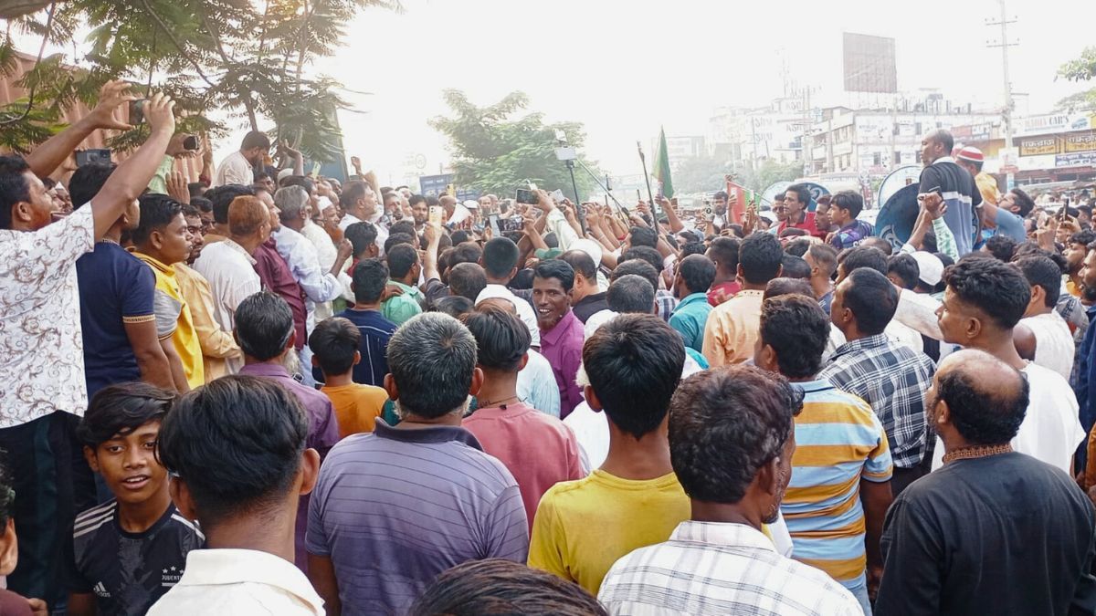 কুমিল্লা-৯ আসনের সীমানা পুনর্বিন্যাসের প্রতিবাদে মহাসড়ক অবরোধ