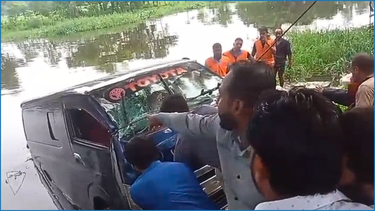 নোয়াখালীতে মাইক্রোবাস খালে পড়ে একই পরিবারের ৭ জন নিহত