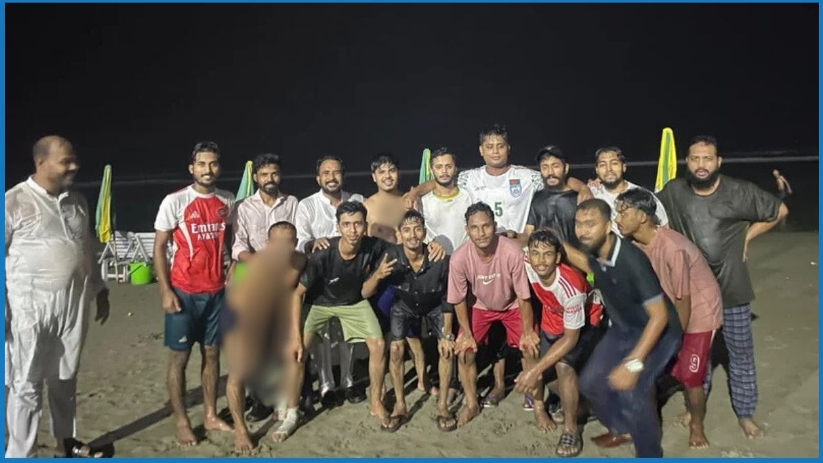 কক্সবাজার সৈকতে ফুটবল খেলেছেন হাসনাত