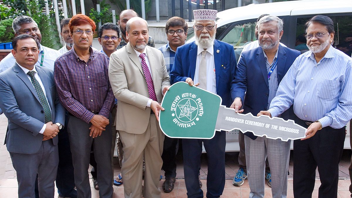 আহ্ছানউল্লা বিজ্ঞান ও প্রযুক্তি বিশ্ববিদ্যালয়কে মাইক্রোবাস উপহার দিল পূবালী ব্যাংক