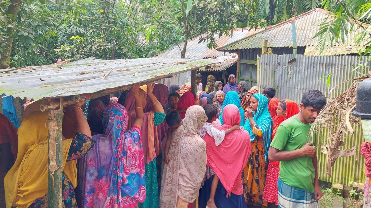 বগুড়ায় গৃহবধূর মৃত্যু, সতিনকে গাছে বেঁধে মারধরের অভিযোগ