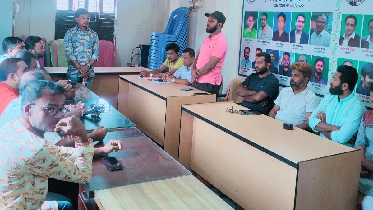 সাংবাদিক তুহিন হত্যায় জড়িতদের বিচারের দাবিতে গৌরনদীতে প্রতিবাদ সভা