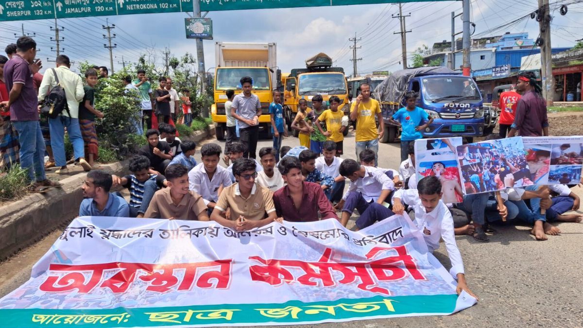 শ্রীপুরে জুলাই যুদ্ধাদের তালিকা সংশোধনের দাবিতে সড়ক অবরোধ