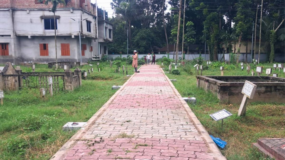 মাগুরায় কবরস্থান থেকে লাইট চুরির হিড়িক