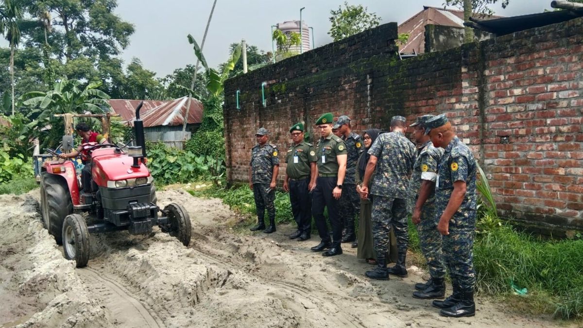নীলফামারীতে আনসারের উদ্যোগে ১৬ ব্যবসায়ীর পুনর্বাসন