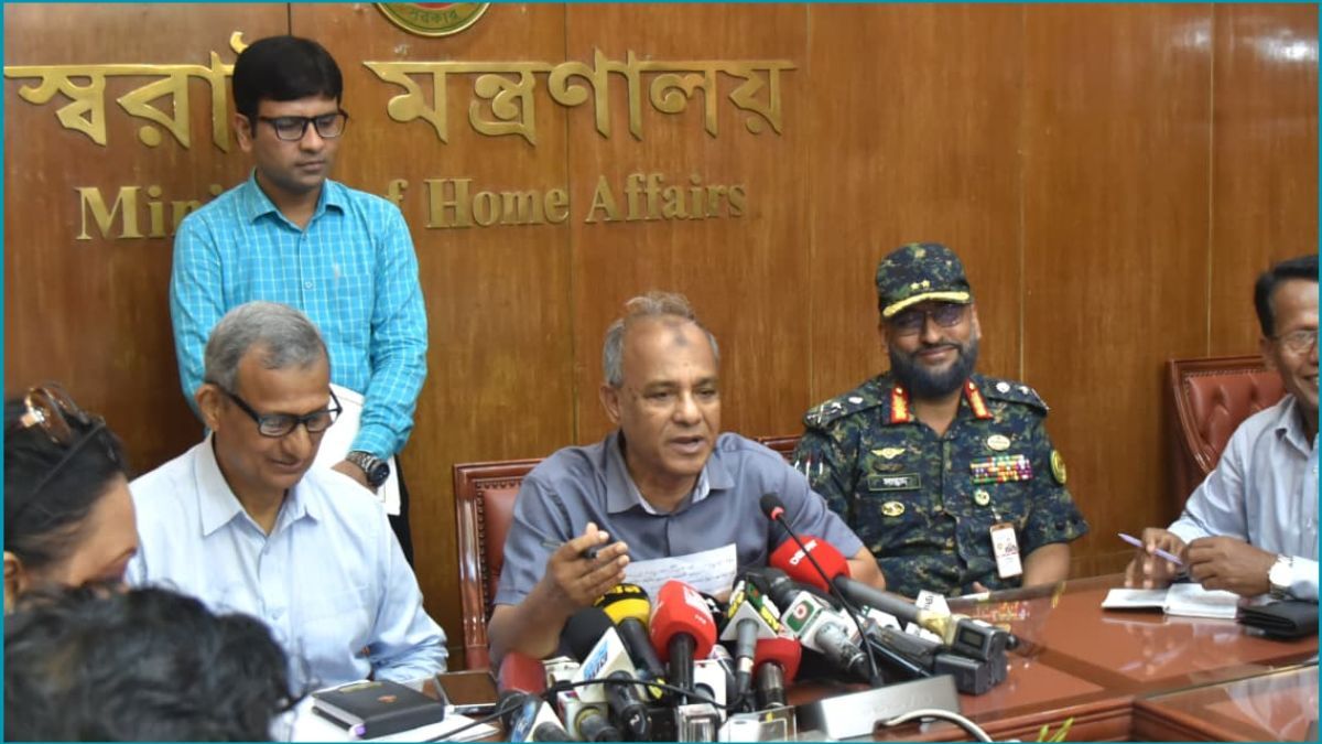 প্রিজাইডিং অফিসারের সুরক্ষায় থাকবে অস্ত্রসহ আনসার : স্বরাষ্ট্র উপদেষ্টা