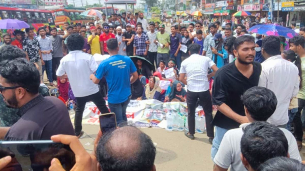 ৫ম দিনের মতো ঢাকা–বরিশাল মহাসড়ক অবরোধ, চরম দুর্ভোগে যাত্রীরা