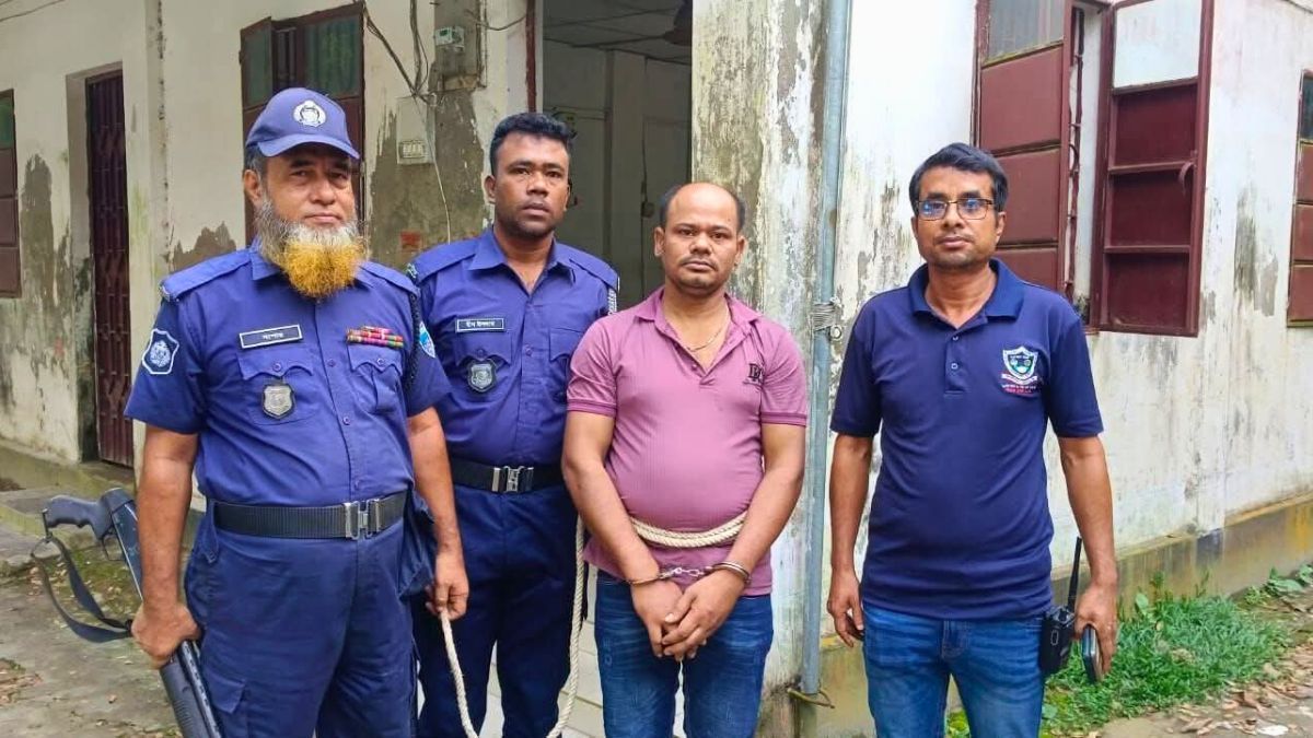 লক্ষ্মীপুরে জোড়া খুনসহ ২৩ মামলার আসামি কদু আলমগীর গ্রেপ্তার