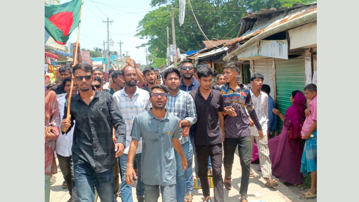 ছাত্রদলের সভাপতি প্রত্যাহারের দাবিতে মদনে বিক্ষোভ মিছিল