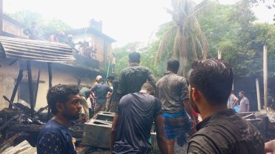 পটিয়ায় অগ্নিকাণ্ডে তিন পরিবারের বসতঘর পুড়ে ছাই