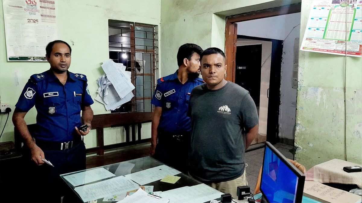 ঠাকুরগাঁওয়ে ২১ বোতল ফেন্সিডিলসহ তালিকাভুক্ত জুলাই যোদ্ধা আটক