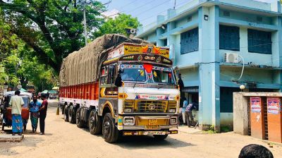 ৪ মাস পর হিলি স্থলবন্দর দিয়ে চাল আমদানি শুরু