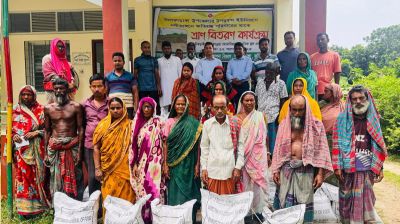 মধুমতি নদী ভাঙনে ক্ষতিগ্রস্ত পরিবারের মাঝে ত্রাণ বিতরণ