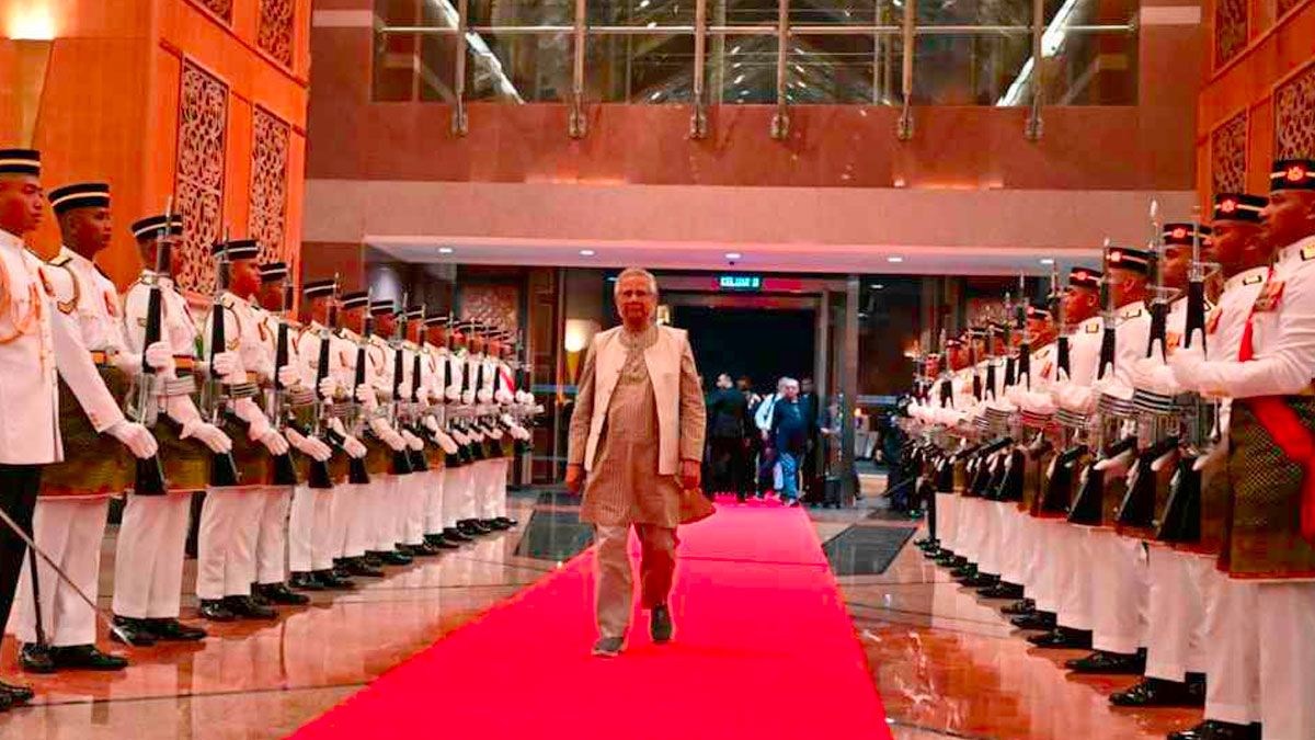মালয়েশিয়া সফর শেষে দেশের পথে প্রধান উপদেষ্টা