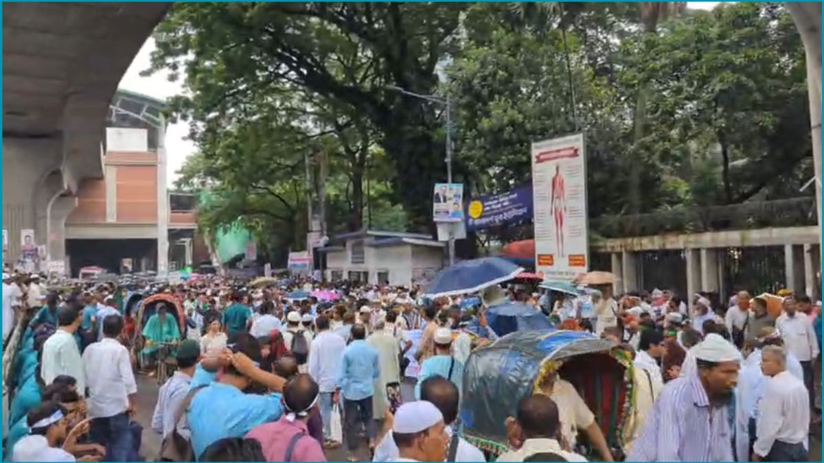 জাতীয়করণের দাবিতে শিক্ষকদের মহাসমাবেশ চলছে