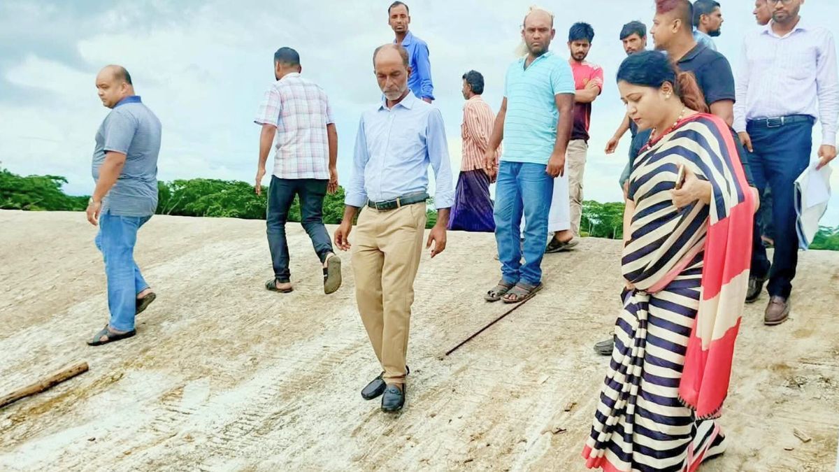গৌরনদীতে ভবন নির্মাণে অনিয়ম, ভেঙে নতুন করে নির্মাণের নির্দেশ
