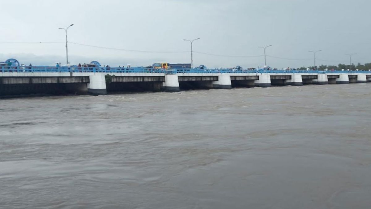 বিপৎসীমার ওপরে তিস্তার পানি, বন্দি ১৫ হাজার মানুষ