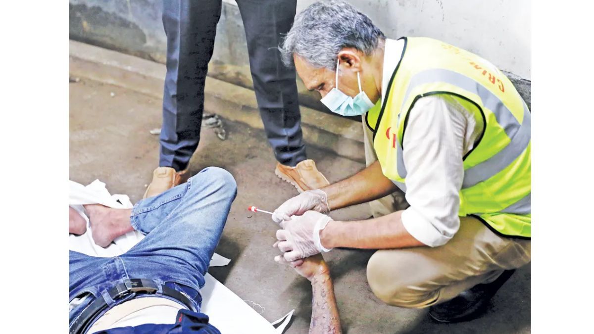 প্রাইভেটকারে ২ মরদেহ উদ্ধার, মৃত্যুর কারণ নিয়ে ধোঁয়াশা
