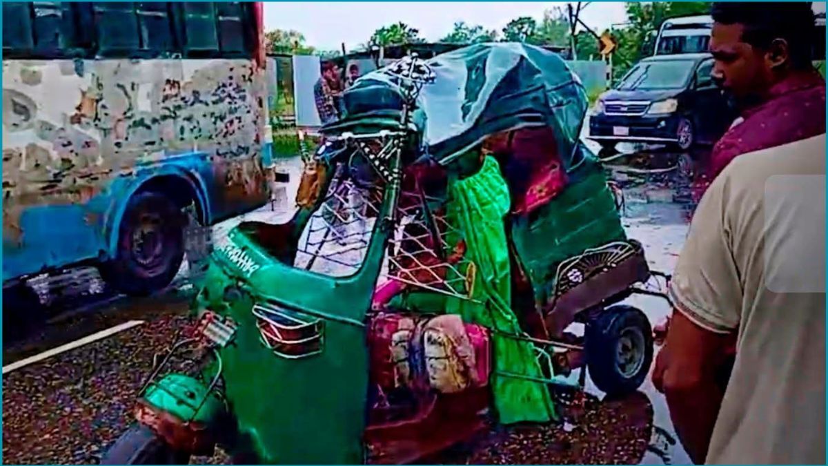 পটিয়ায় বাসের ধাক্কায় সিএনজি দুমড়েমুচড়ে আহত ৪