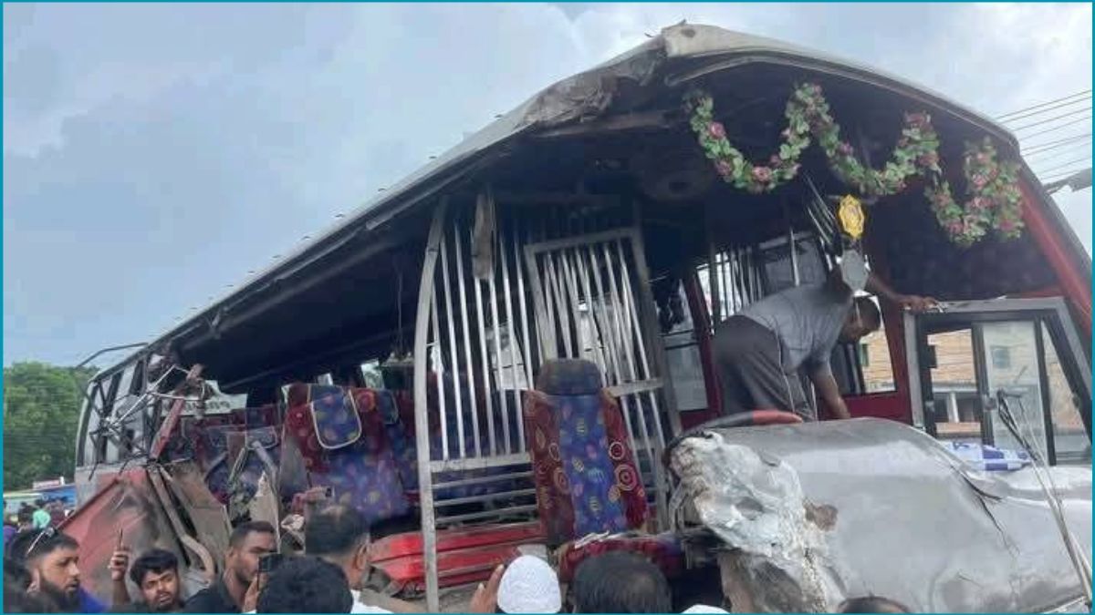 ফরিদপুরে দুই বাসের মুখোমুখি সংঘর্ষে নিহত ৩