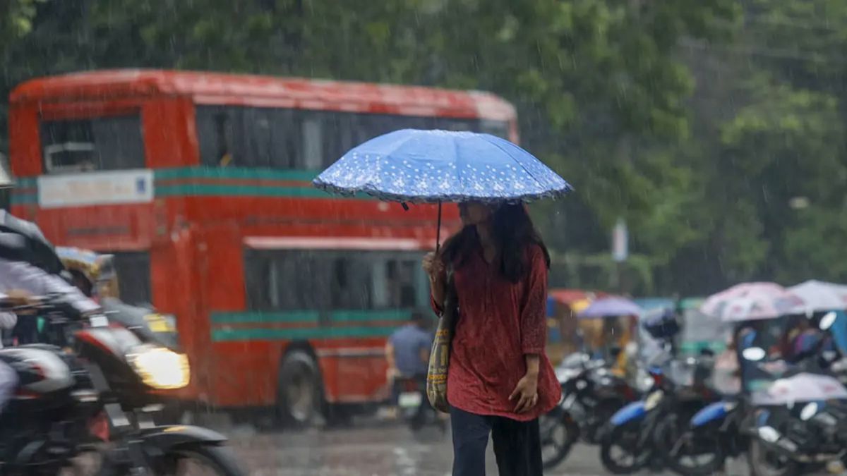 দেশের ৭ অঞ্চলে ঝোড়ো হাওয়াসহ বজ্রবৃষ্টির আভাস