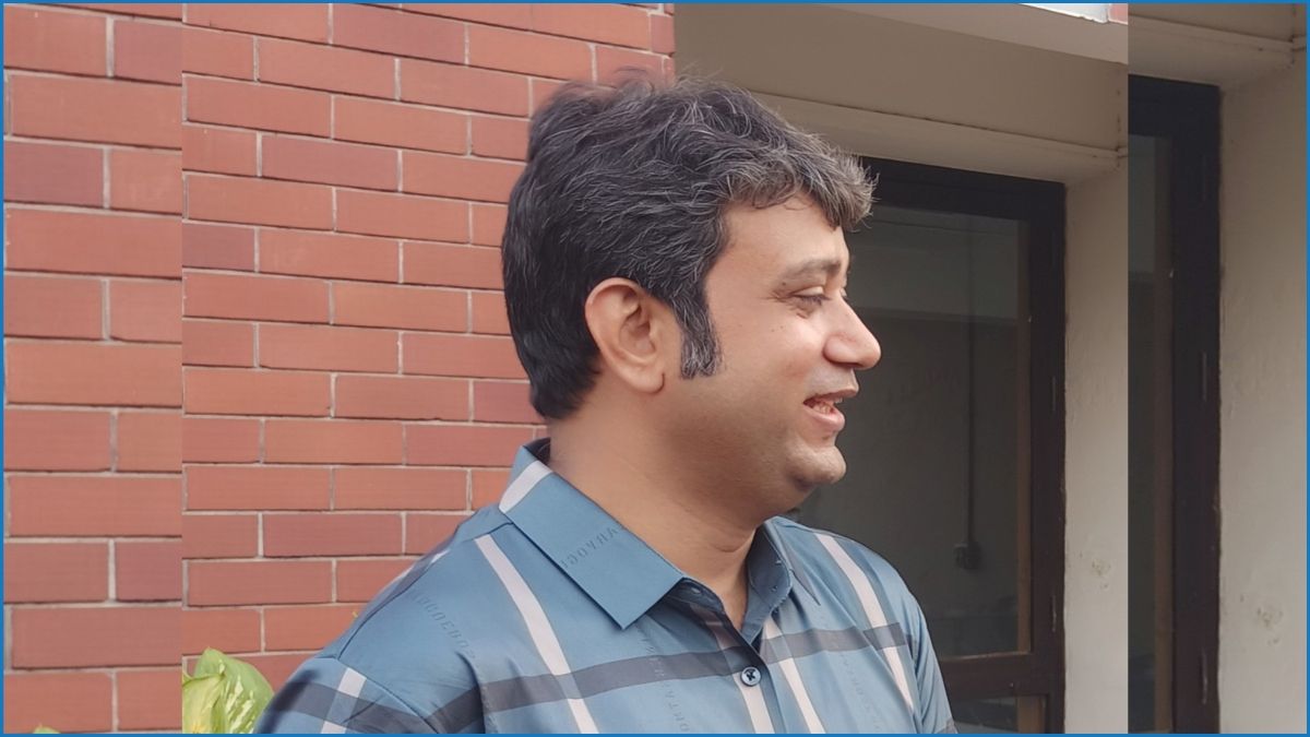কবি মনসুর আজিজের ৫২তম জন্মদিন আজ