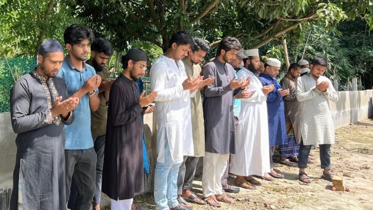 কুষ্টিয়ায় আবরার ফাহাদের কবর জিয়ারতে গণতান্ত্রিক ছাত্রসংসদের যাত্রা শুরু