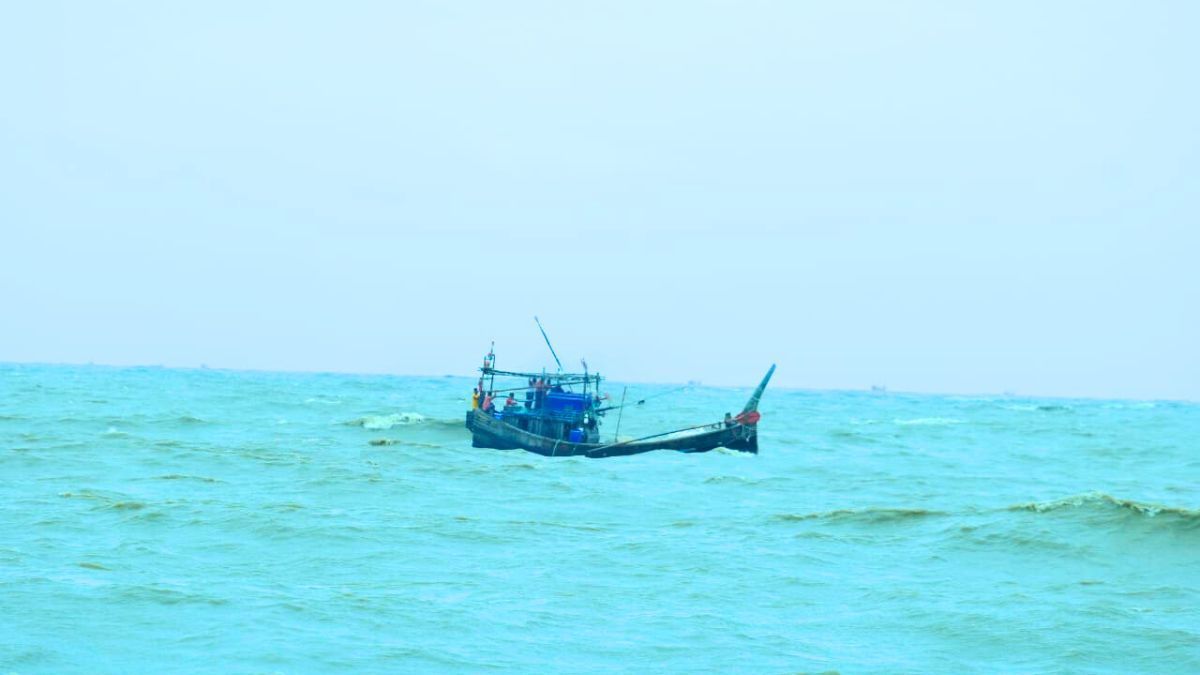 বঙ্গোপসাগরে লঘুচাপ, পায়রা বন্দরে তিন নম্বর সতর্ক সংকেত