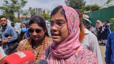 '১০০ কোটি টাকা দেব বাচ্চাটাকে ১ সেকেন্ডের জন্য জড়িয়ে ধরতে দাও'