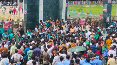 বরিশালে স্বাস্থ্য সংস্কার আন্দোলনে হামলার প্রতিবাদে বিক্ষোভ