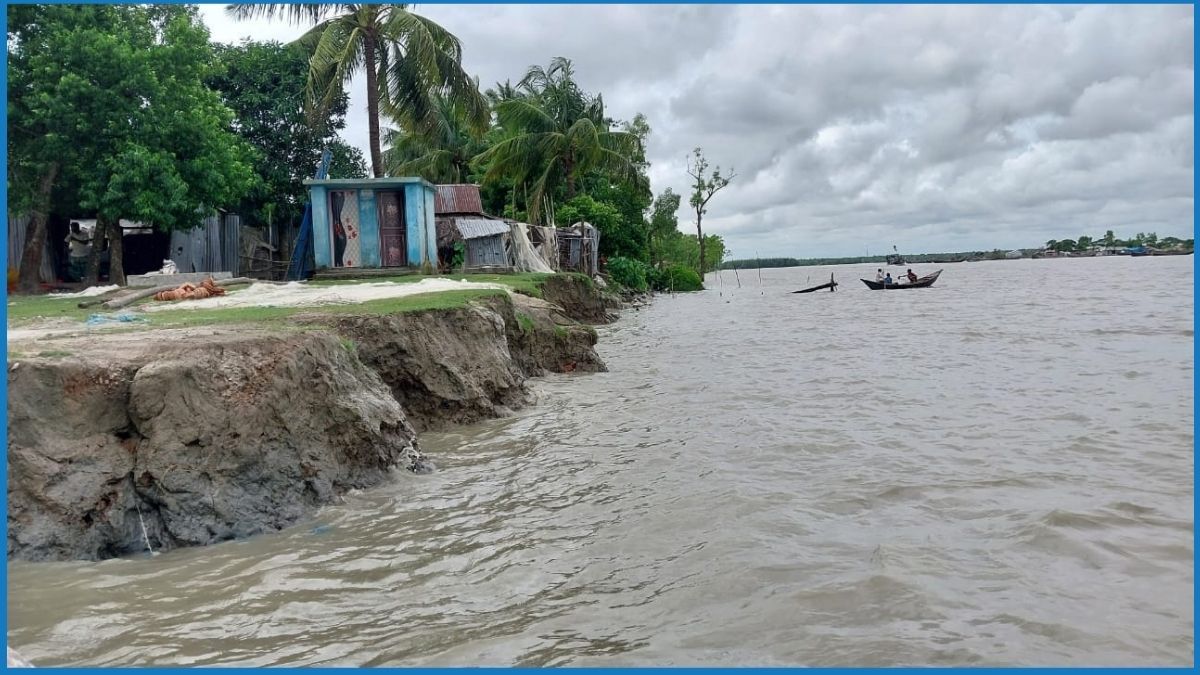 নদীভাঙনে বিলীনের শঙ্কায় পটুয়াখালীর আশ্রয়ণ প্রকল্প, দুর্ভোগে ৭১ পরিবার