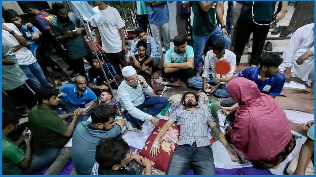 বেরোবিতে ছাত্র সংসদের দাবিতে অনশন, ৪ শিক্ষার্থী অসুস্থ