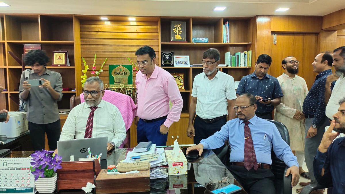 ইসলামী বিশ্ববিদ্যালয়ে অফিসিয়াল ফেসবুক পেজ উদ্বোধন