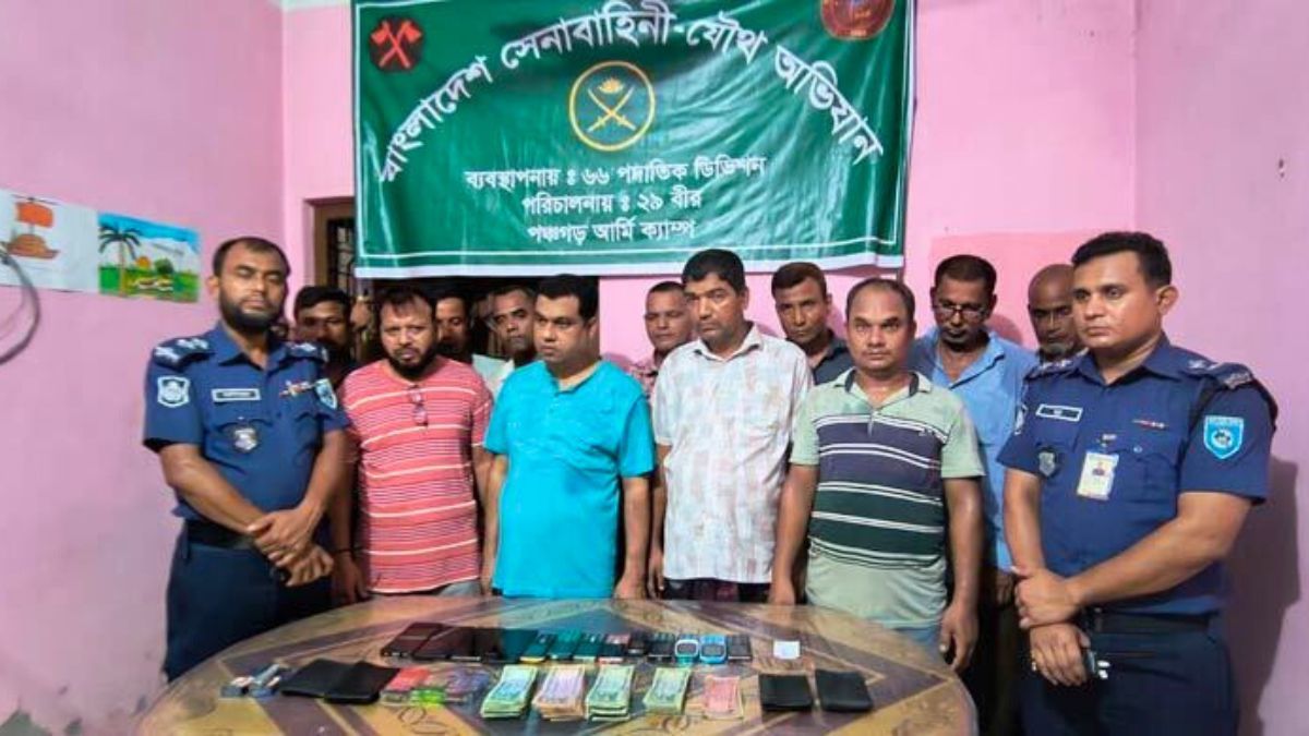পঞ্চগড়ে সেনা অভিযানে ১২ জুয়াড়ি আটক, দুই লাখাধিক টাকা জব্দ