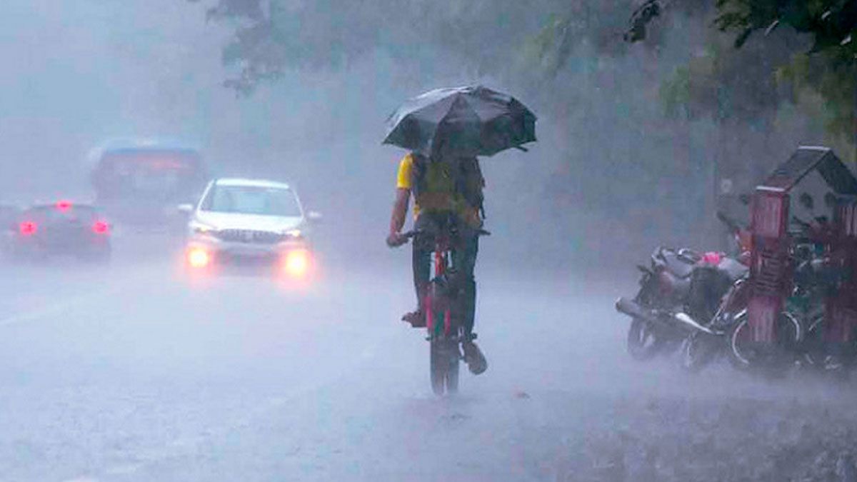 বুধবার থেকে সারাদেশে ভারী বর্ষণের শঙ্কা, কমতে পারে গরম