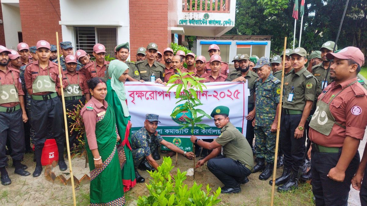 পরিবেশ রক্ষায় ফেনীতে আনসারের বনায়ন কর্মসূচির উদ্বোধন