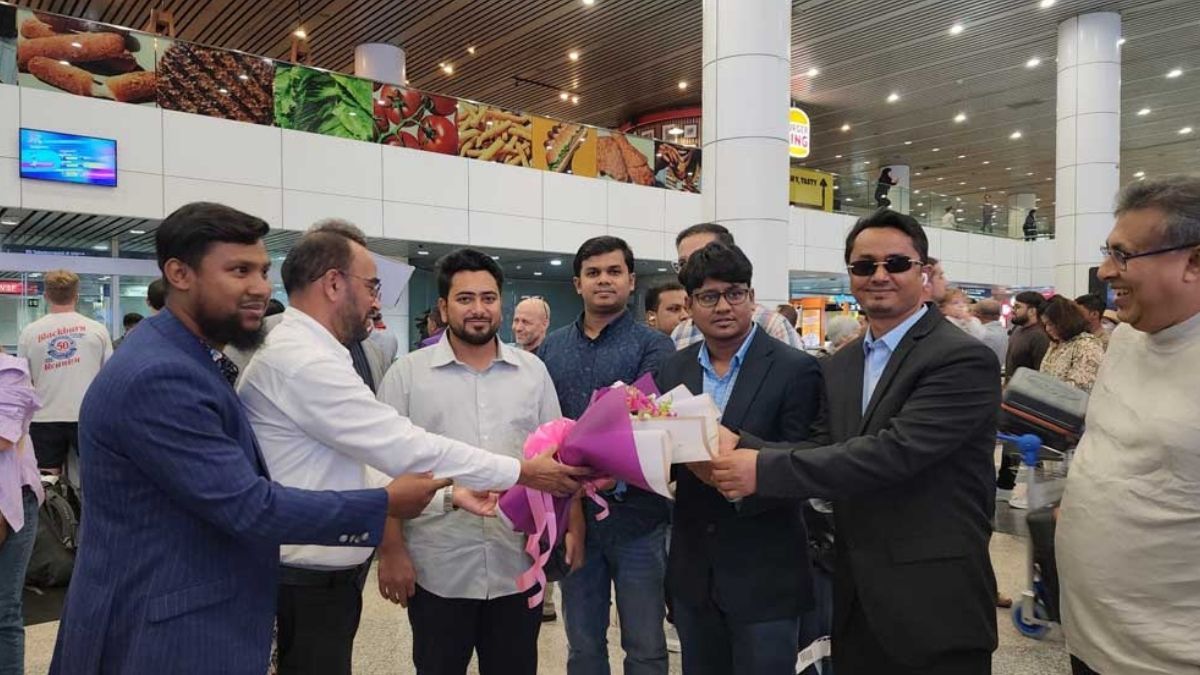মালয়েশিয়ায় পৌঁছেছেন নাহিদ