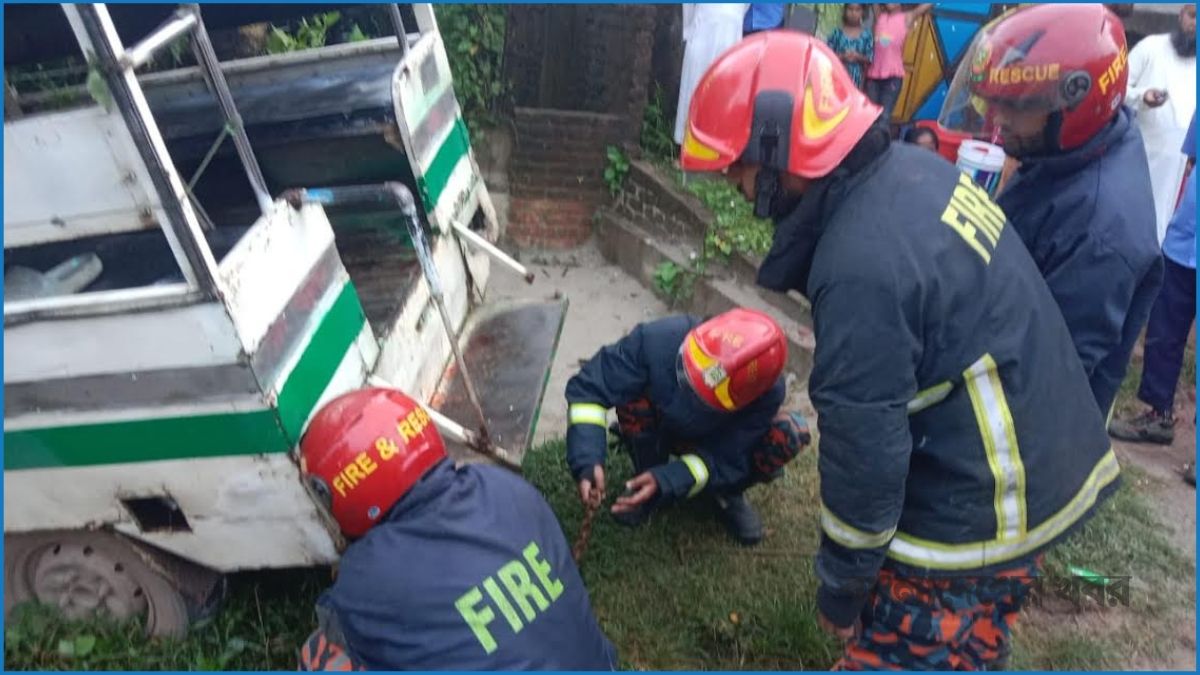 শ্রীপুরে বৈদ্যুতিক খুঁটিতে লেগুনার ধাক্কায় নারী শ্রমিক নিহত, আহত ১২