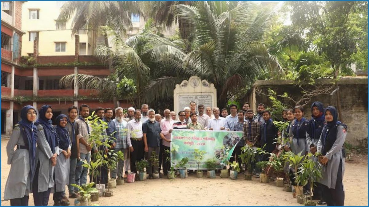 জবি রোভার স্কাউটের বৃক্ষরোপণ ও পরিচ্ছন্নতা কর্মসূচি