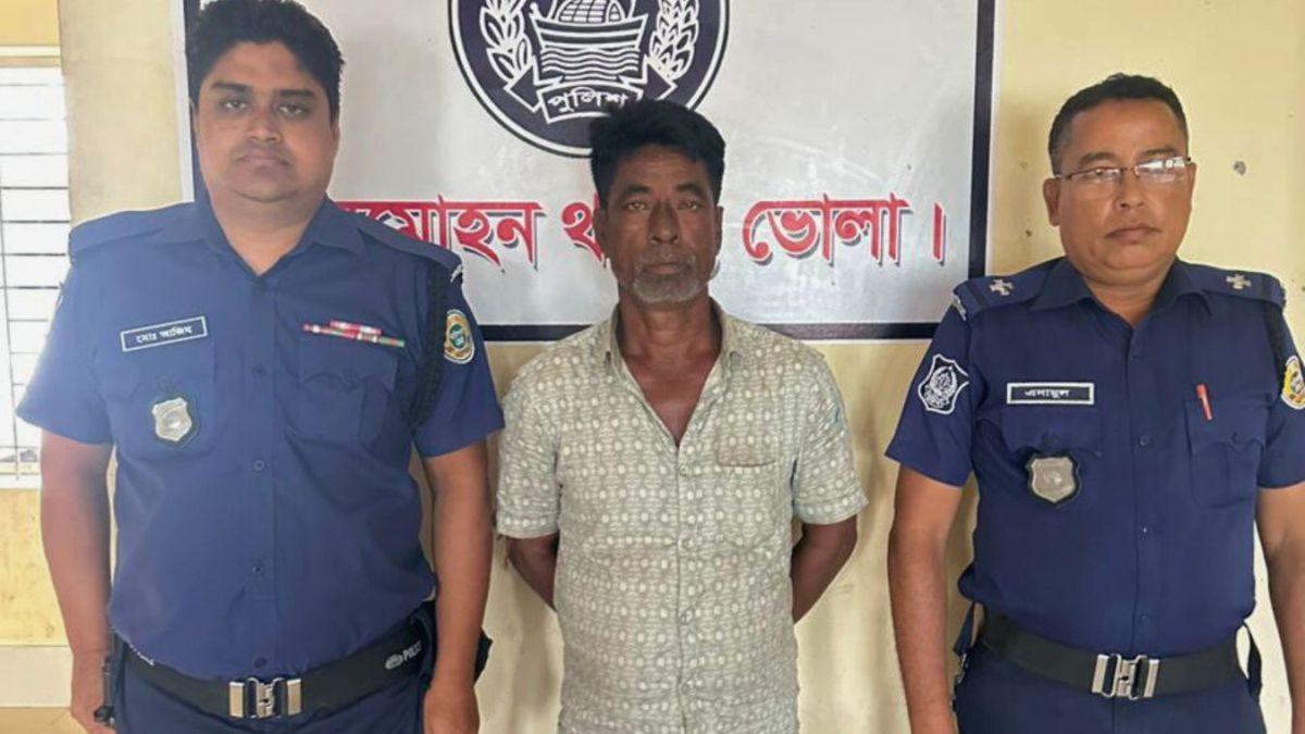 সাগরপথে বাংলাদেশে ঢুকে ধরা পড়লেন ভারতীয় নাগরিক