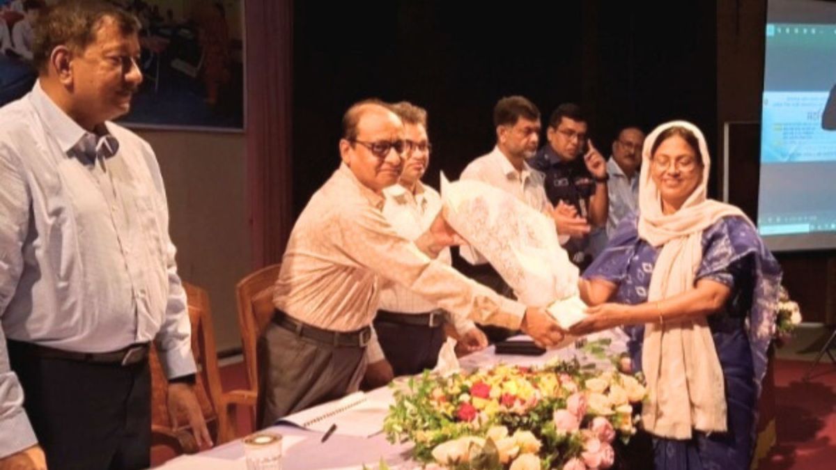 বদলি ও তদবিরের সমস্যা কাটিয়ে উঠতে কাজ চলছে : প্রাথমিক শিক্ষা উপদেষ্টা