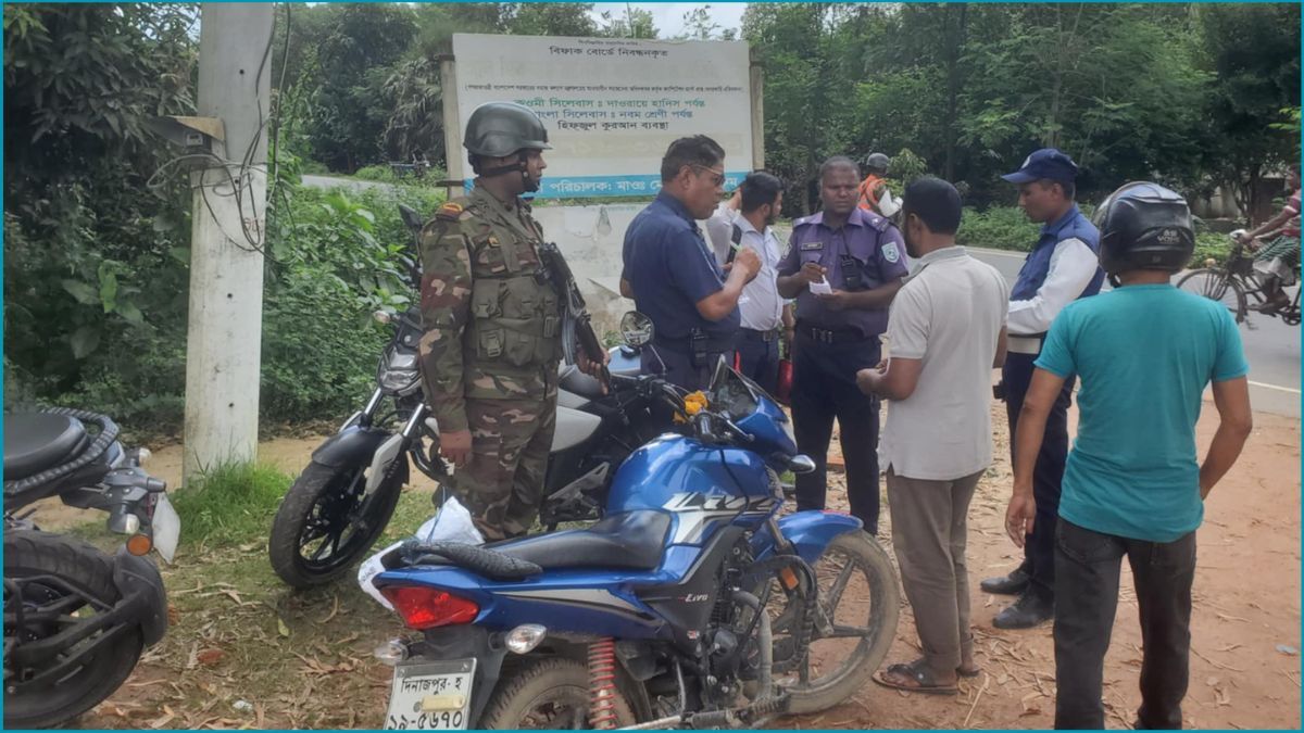 ঘোড়াঘাটে যৌথবাহিনীর বিশেষ চেকপোস্ট