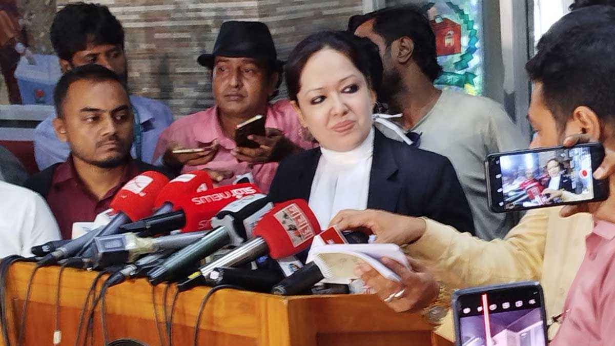 ইসিতে ধাক্কাকাণ্ড : পাঞ্জাবি পরা একজন ধাক্কা দিয়েছেন বলে ক্ষোভ রুমিনের