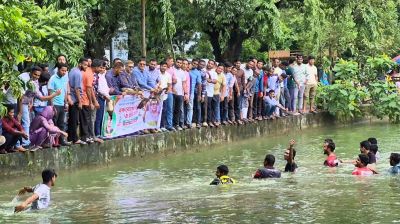 বগুড়ায় খালেদা জিয়ার জন্মবার্ষিকীতে হাঁস খেলা