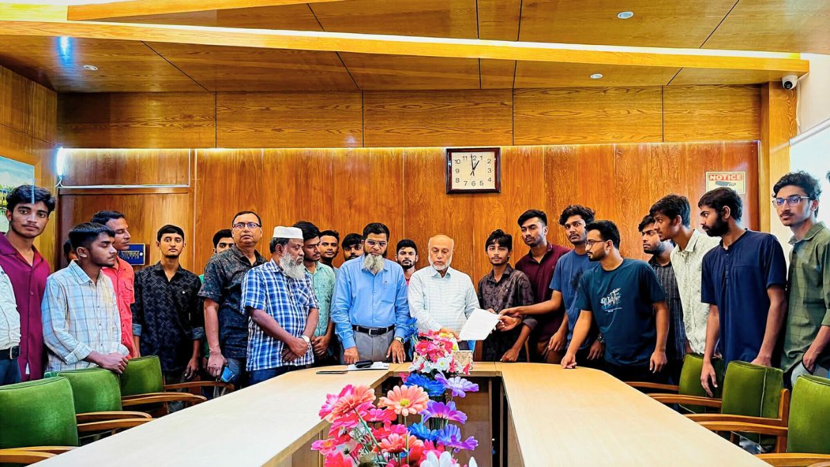 বাকসু তফসিল ঘোষণাসহ ৯ দফা দাবিতে স্মারকলিপি