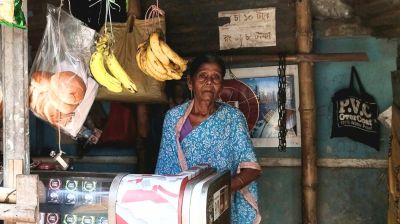 চায়ের দোকানে স্বপ্ন আর টিকে থাকার লড়াই শিখা রানীর